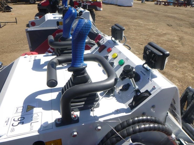 battler-st28h-6-skid-steer-track-loader-image-17