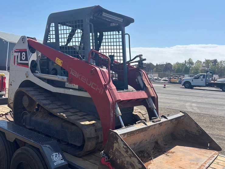 2014-takeuchi-tl8-image-3