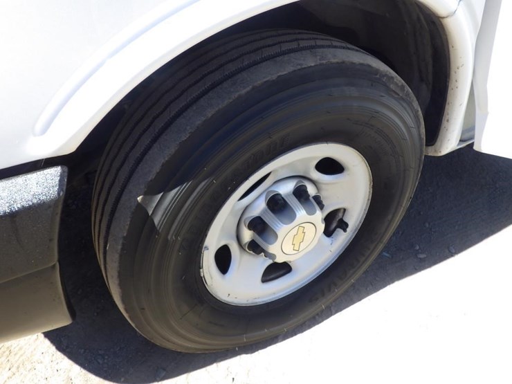 2012-chevrolet-express-2500-image-13