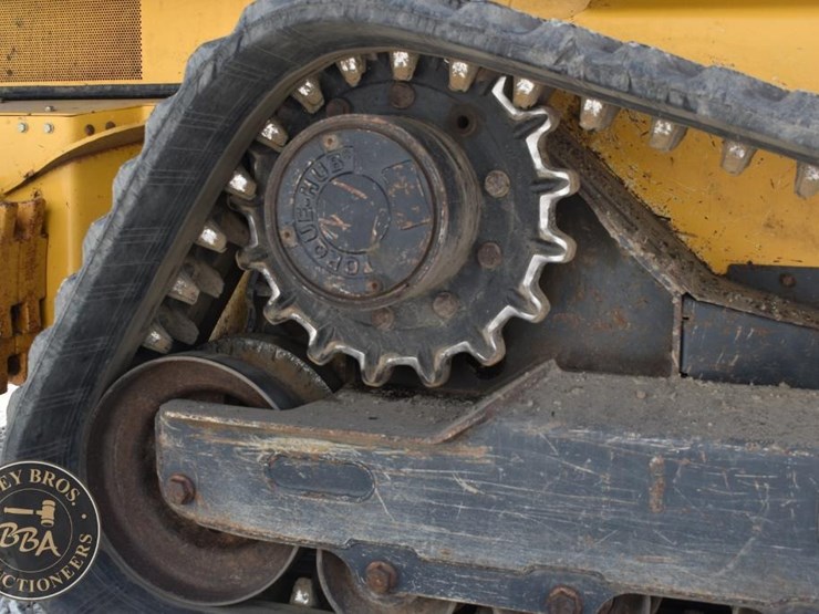 2019-deere-333g-image-48