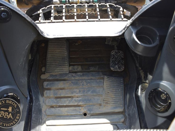 2023-caterpillar-259d3-image-49