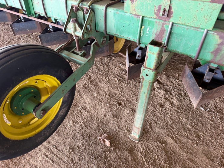 john-deere-7300-image-25