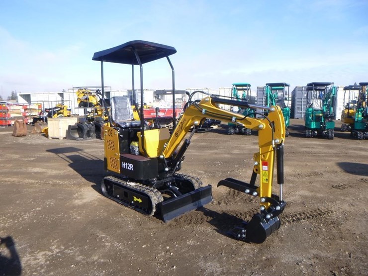 2025-agt-h12r-hydraulic-excavator-image-2