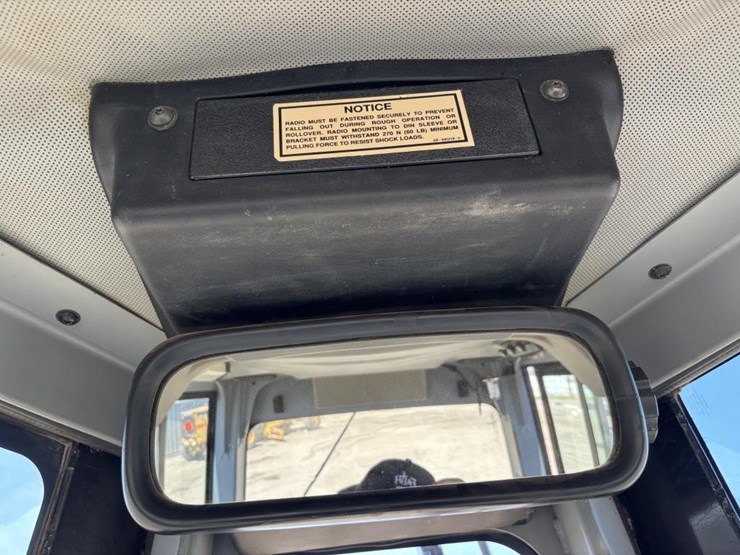 2002-caterpillar-d3g-image-31