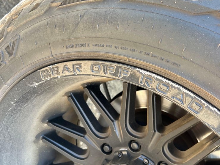 2015-chevrolet-silverado-ltz-2500hd-4x4-crew-cab-pick-up-truck-image-10