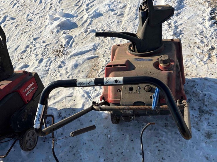 toro-power-clear-snow-blower-image-4