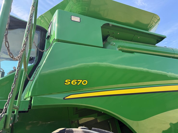 2014-john-deere-s670-image-26