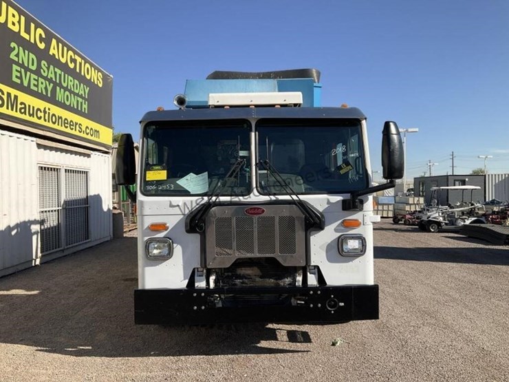 2018-peterbilt-520-image-2