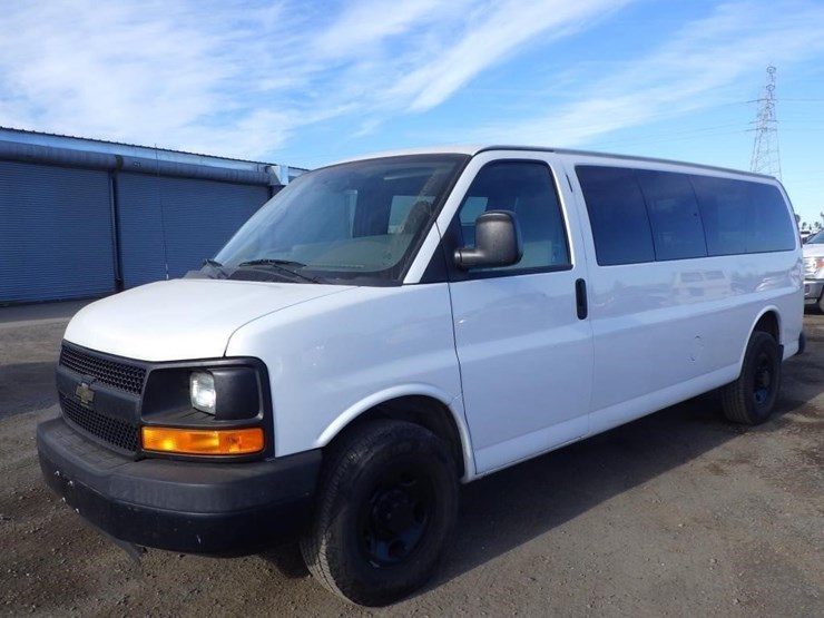 2013-chevrolet-express-3500-image-1