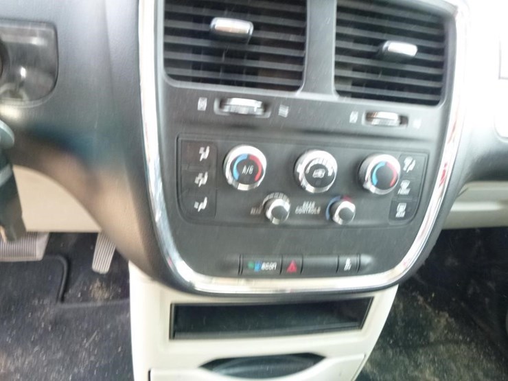 2014-dodge-grand-caravan-image-19