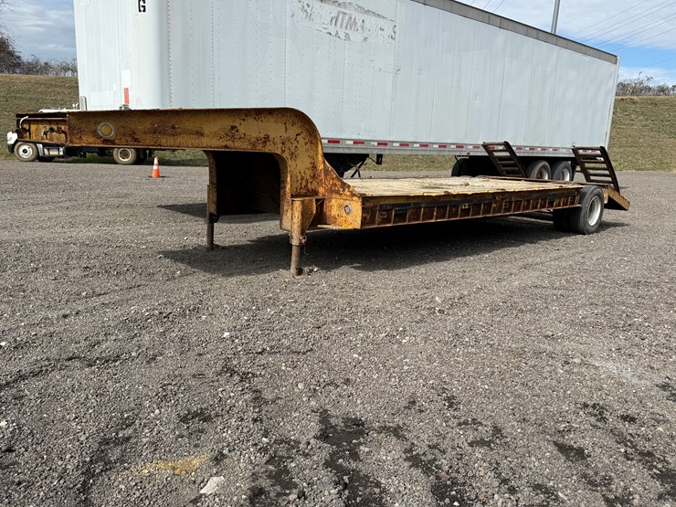 #35-•-22'-equipment-trailer-image-1