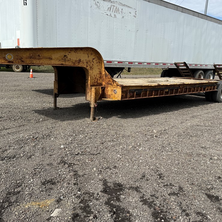 #35 • 22' EQUIPMENT TRAILER