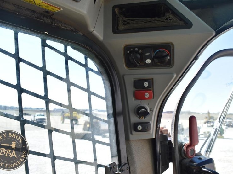 2017-caterpillar-259d-image-58