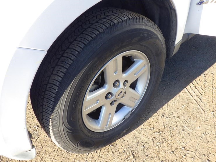 2011-ford-escape-image-13