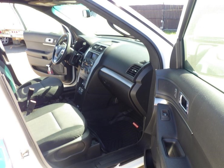 2015-ford-explorer-image-6