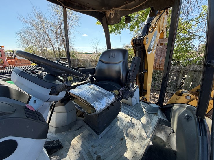 2015-caterpillar-416f-image-15