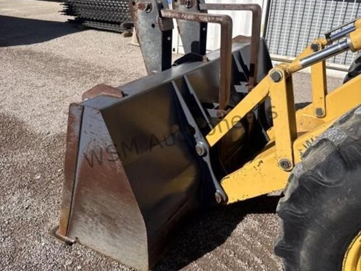 new-holland-lb115-image-24