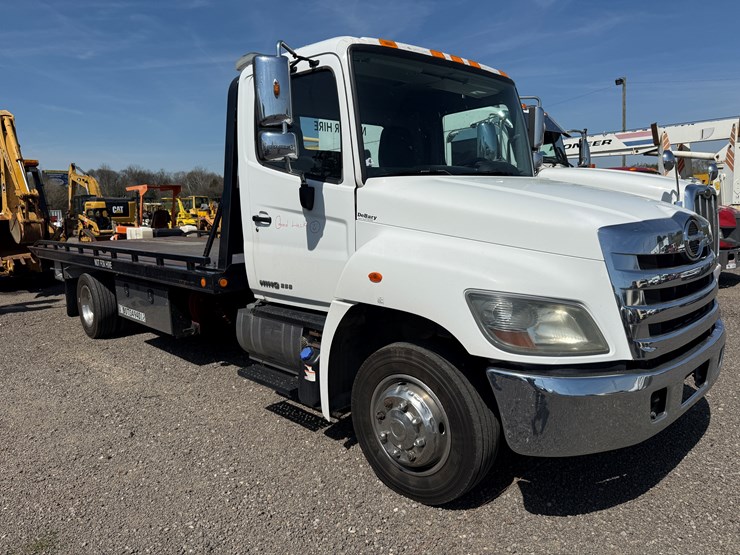 2016-hino-258-image-1