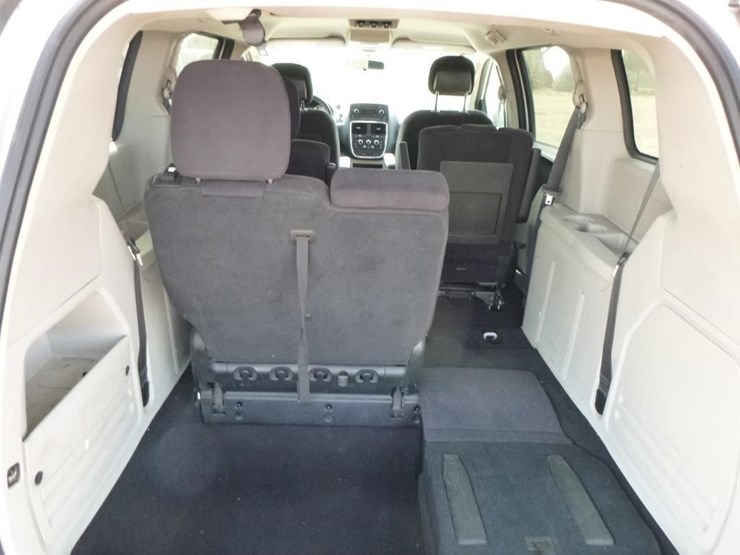 2014-dodge-grand-caravan-image-29