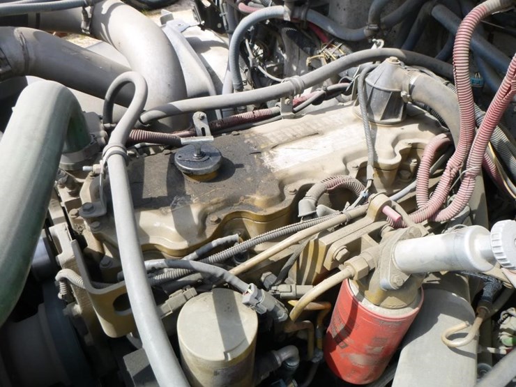 2001-freightliner-fl70-image-34