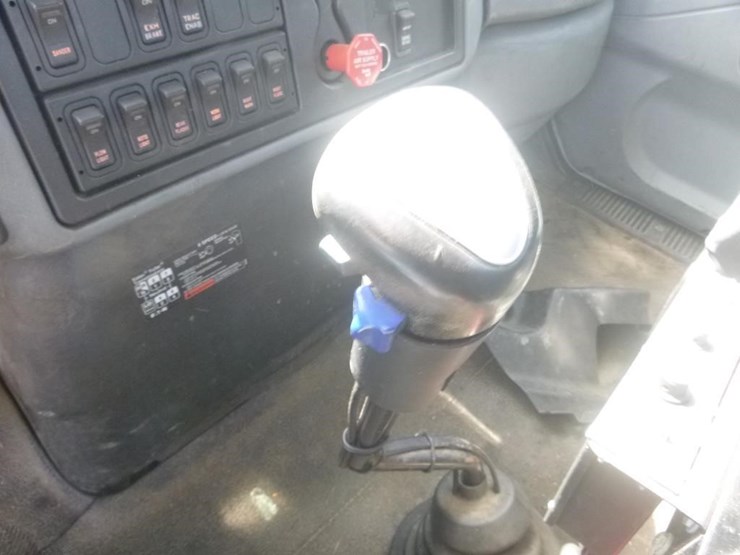 2004-international-7400-image-12