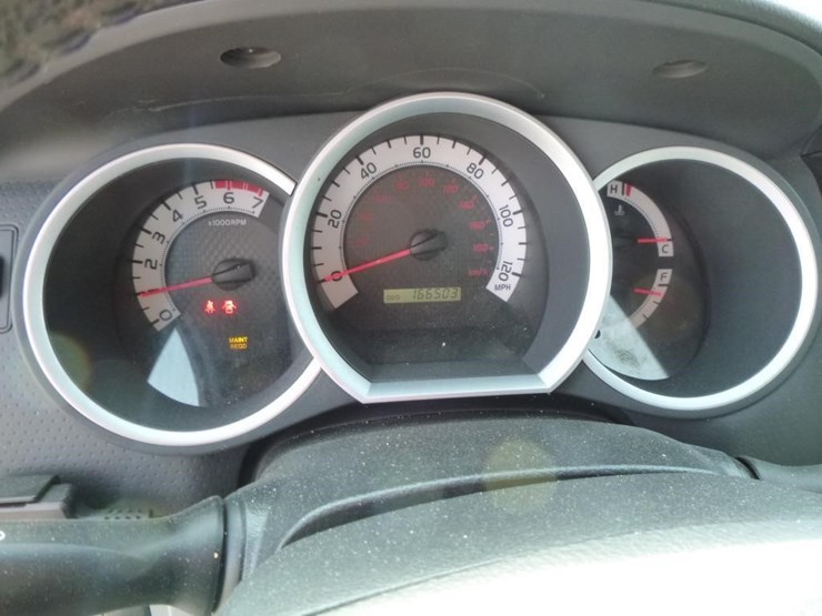 2013-toyota-tacoma-image-13