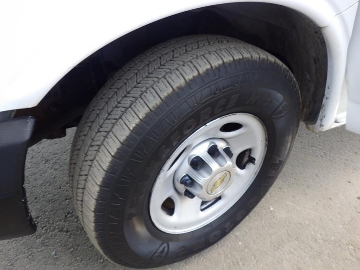 2012-chevrolet-express-2500-image-13