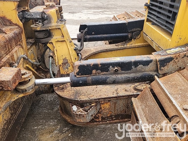 2016-caterpillar-d6n-lgp-image-11