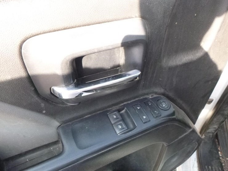 2017-chevrolet-2500-image-17