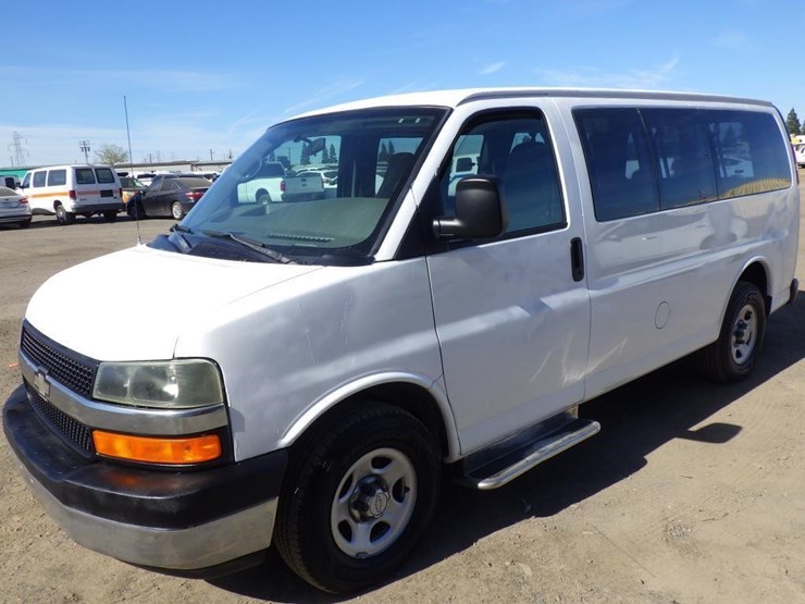 2005-chevrolet-express-1500-image-1