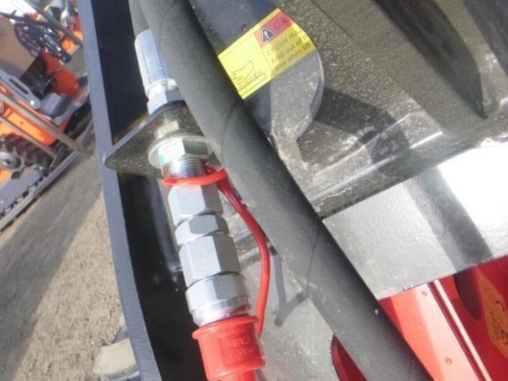 2026-sdlool-323w-skid-steer-loader-image-12