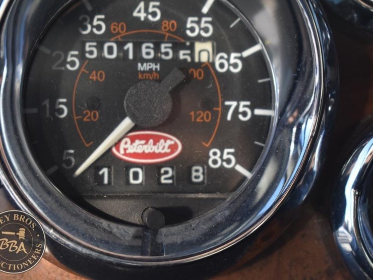 2004-peterbilt-379-image-56