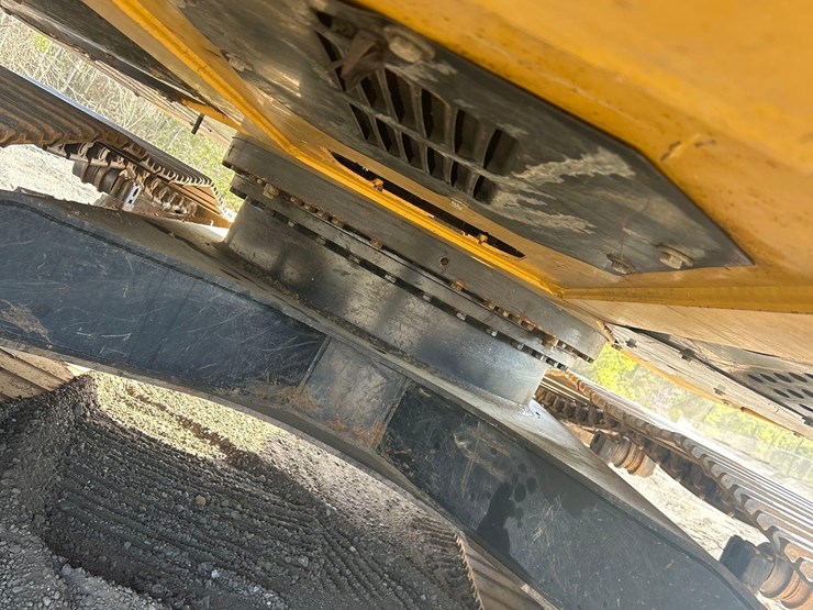 2015-deere-210g-lc-image-28