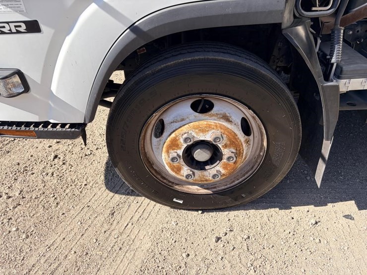 2015-isuzu-nrr-image-11