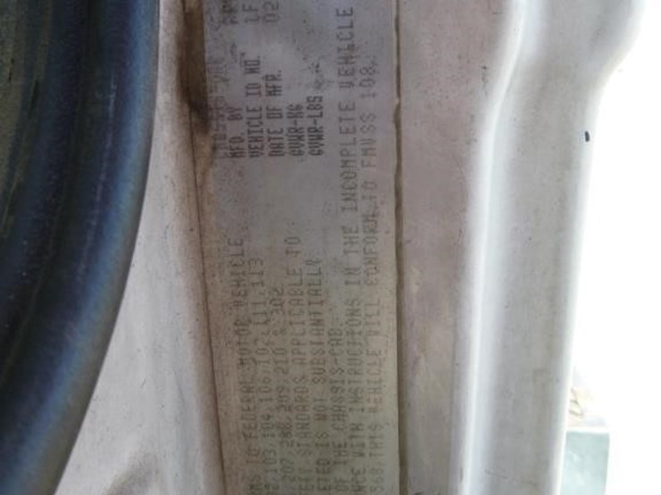 2001-freightliner-fl70-image-43