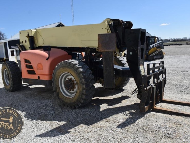 2014-jlg-g12-55a-image-27