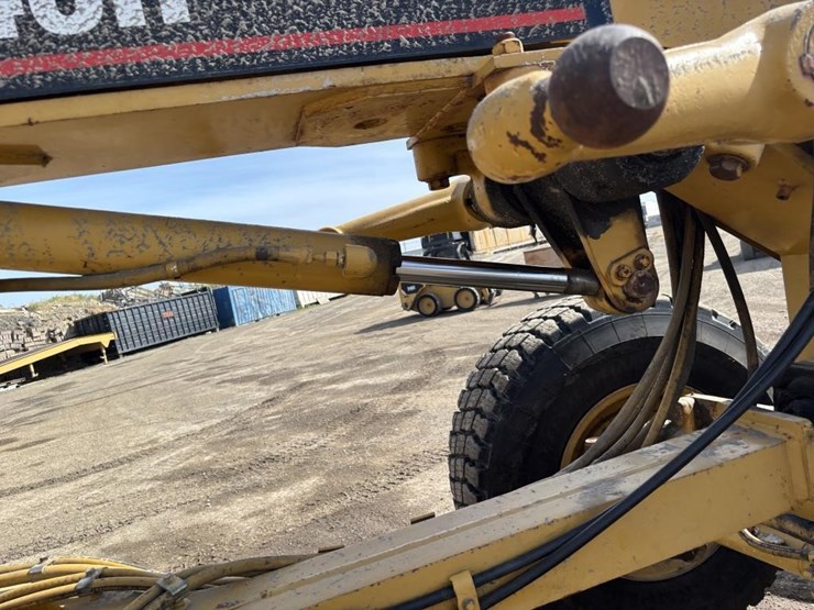 2006-caterpillar-143h-image-25