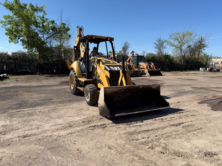 2015-caterpillar-416f-image-5