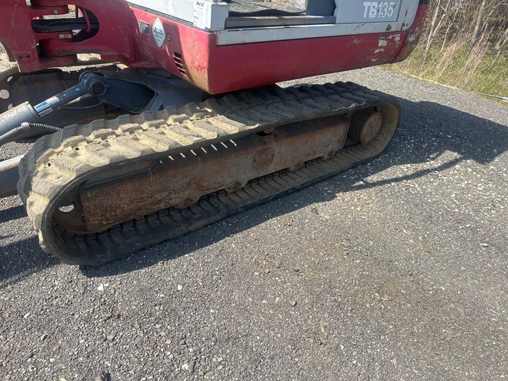 2007-takeuchi-tb135-image-13