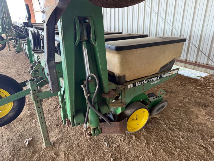 john-deere-7300-image-22
