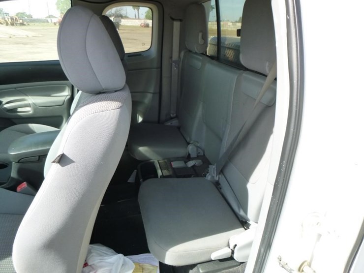 2013-toyota-tacoma-image-8