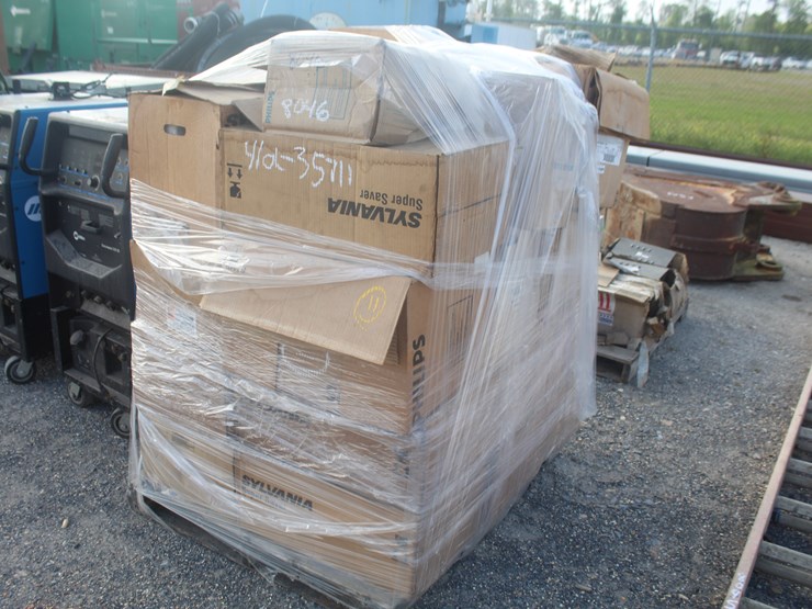 #8046-•-pallet-of-hid-light-bulbs-image-1