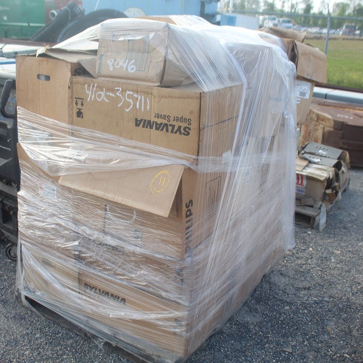 #8046 • PALLET OF HID LIGHT BULBS