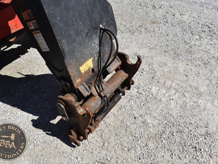 2013-manitou-mlt845-120-image-23