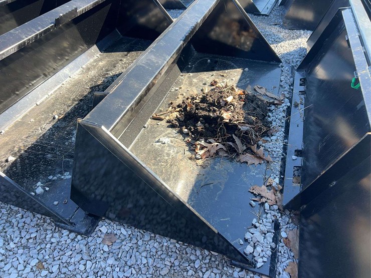 new-60"-swict-skid-steer-bucket-image-2