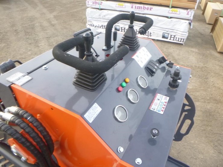 tpm-t460-skid-steer-track-loader-image-14