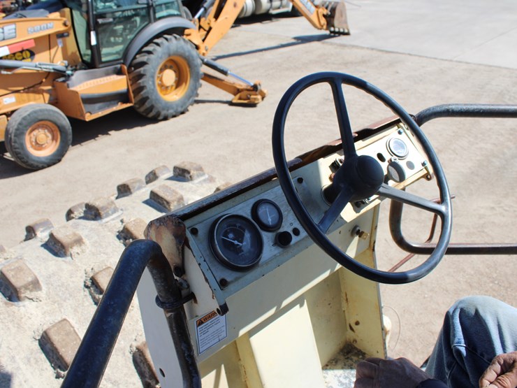 #2606-•-1995-ingersol-rand-sd70f-sheep-foot-vibrating-roller-image-8