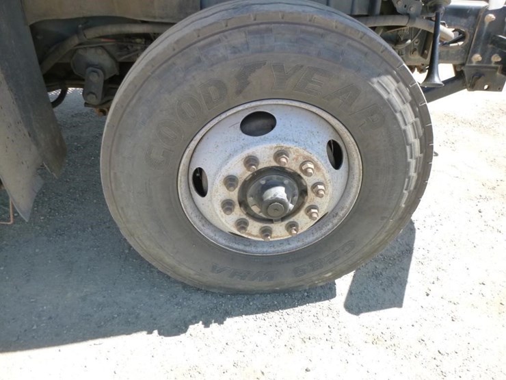 2009-international-7600-image-46