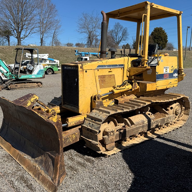 KOMATSU D37E-2