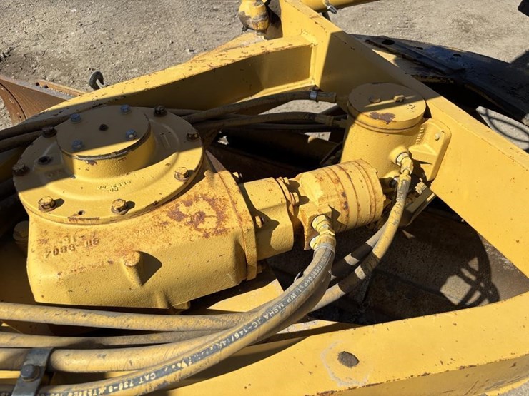 2006-caterpillar-143h-image-14